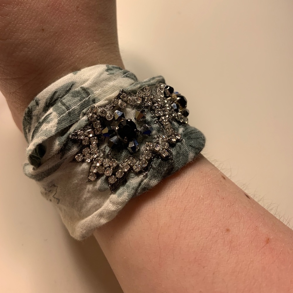 ✨ Anthropologie crystal bandana wrap bracelet - Picture 3 of 13